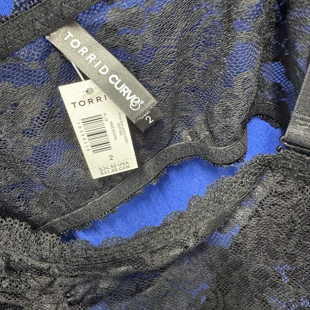 Torrid | Lace Bralette in Black | size 2 - Picture 3 of 3